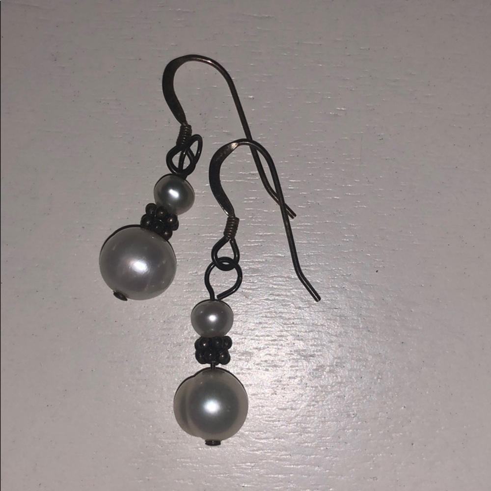 Pearl hanging earrings